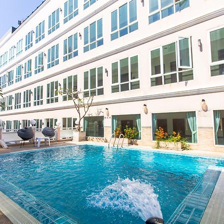 Sun Sky Resort Near Beach Jomtien Beach Extérieur photo