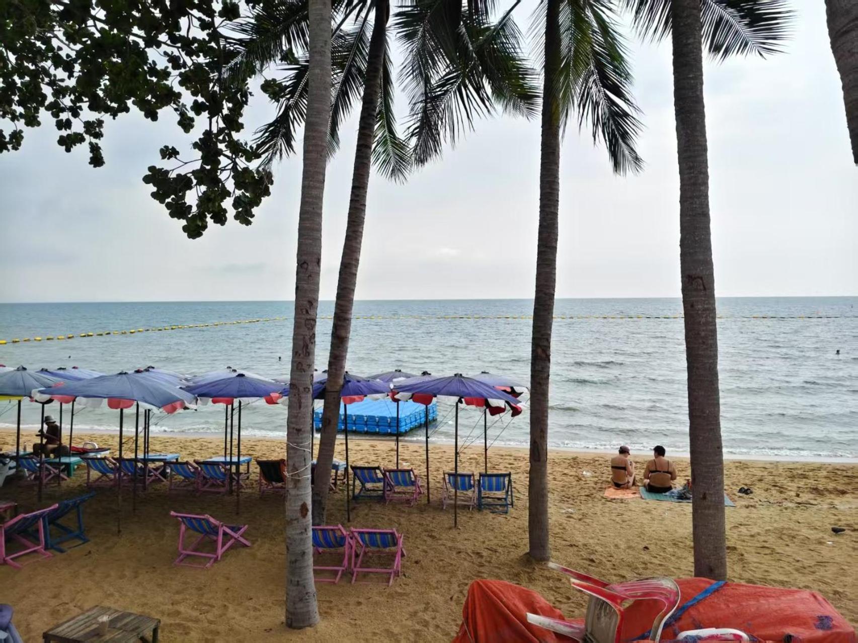 Sun Sky Resort Near Beach Jomtien Beach Extérieur photo